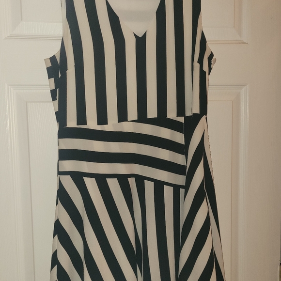 Vince Camuto Asymmetrical  Hem dress, Size 10, Good condition - Picture 3 of 6